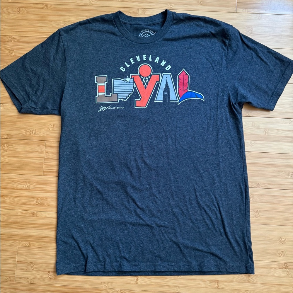 Gray Short Sleeve Tee with Patriotic Graphic